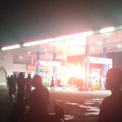 Pete-Pete Terbakar Saat Isi Pertalite, SPBU di Maros Nyaris Meledak