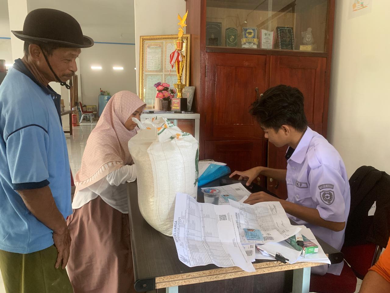 Bansos Beras Kemensos Mulai Terdistribusi Lewat Kantor Desa Bonto Matenne, Mandai