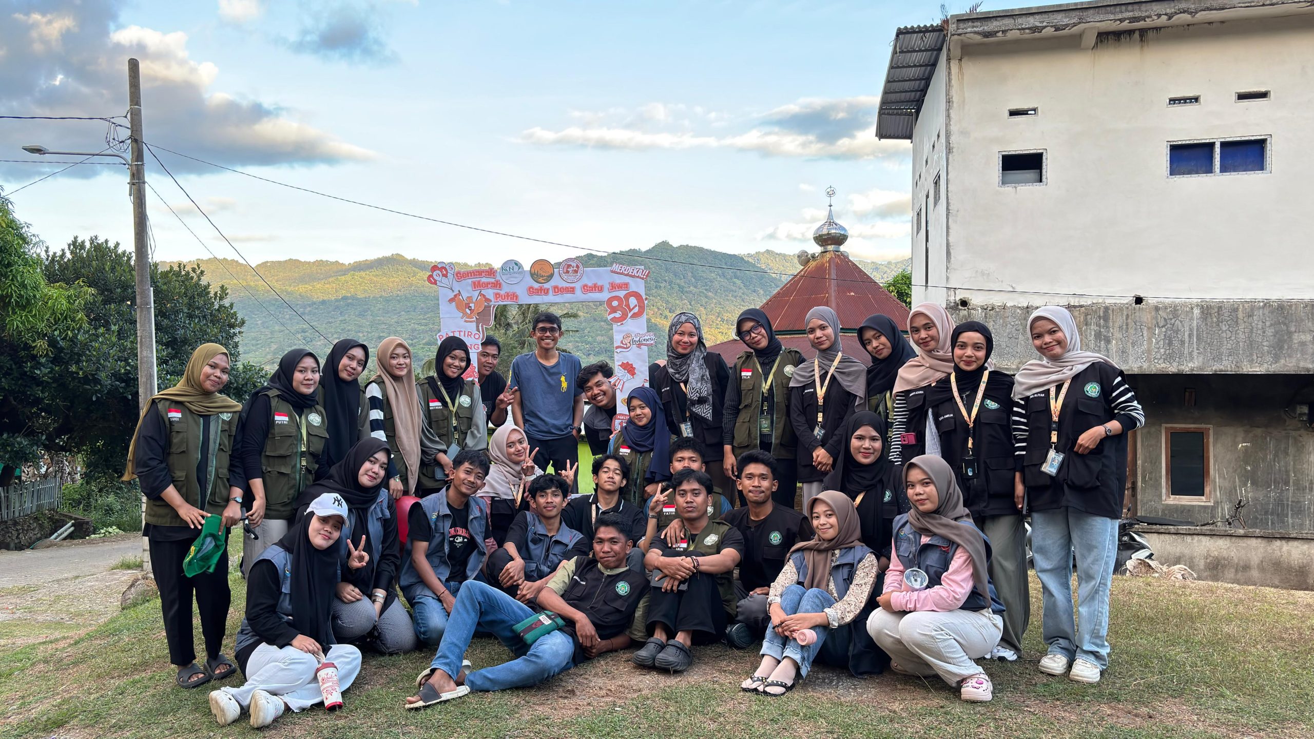 Semarak HUT RI ke-80: Mahasiswa KKN & Pemerintah Desa Pattiro Deceng Hadirkan Pesta Rakyat Meriah