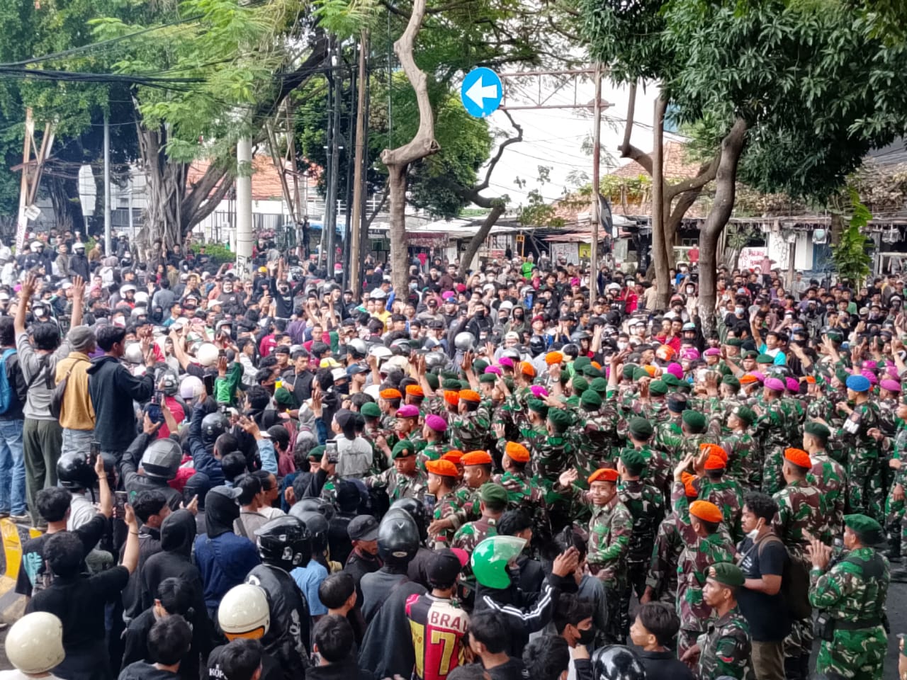 TIGA MATRA TNI AMANKAN MAKO BRIMOB DI KWITANG