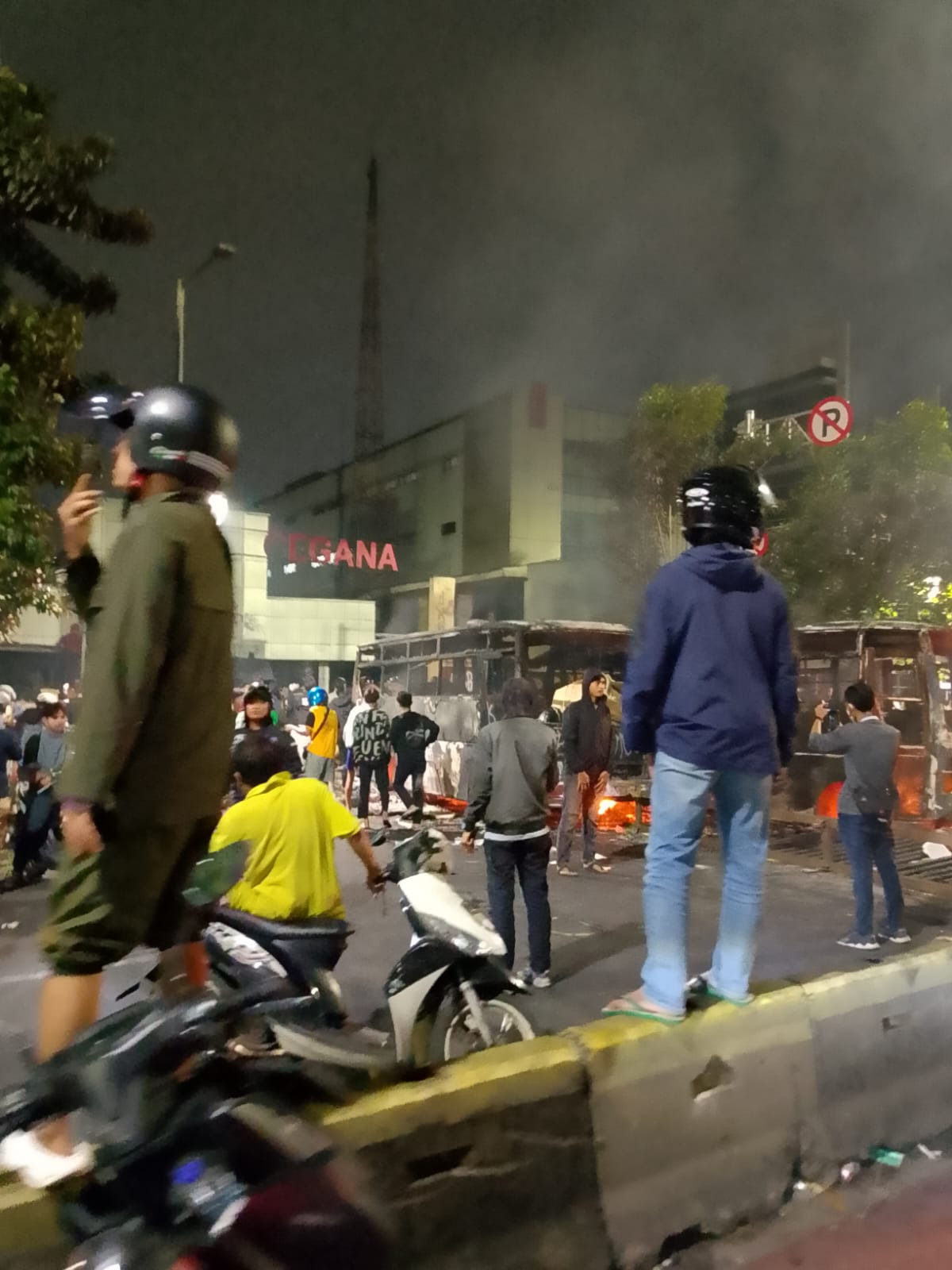 Pembakaran Halte, Operasi Busway Lumpuh Total