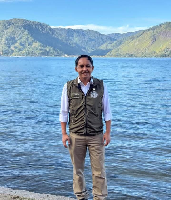 Klarifikasi Menteri Kehutanan Raja Antoni Terkait Berita “Main Domino dengan Tersangka Pembalak Liar”