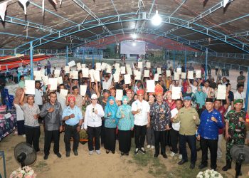 12 Tahun Menanti, Warga Transmigrasi Madoro Akhirnya Kantongi Sertipikat