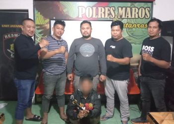 JATANRAS POLRES MAROS AMANKAN PEMUDA PEMBAWA BUSUR DI DEPAN SPBU BALLU-BALLU