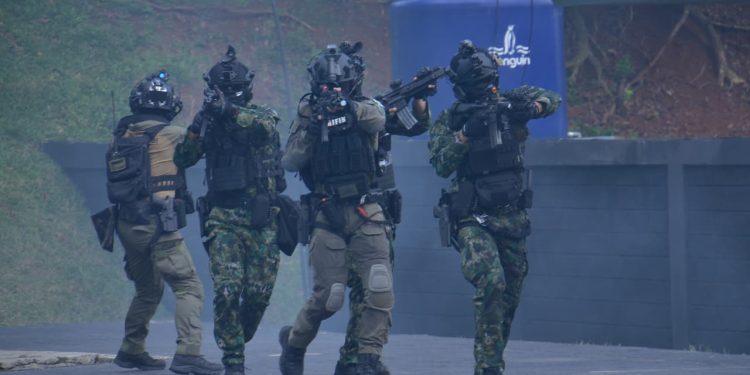 DANPASMAR 1 SAMBUT KUNJUNGAN CHIEF OF DEFENCE FORCE AUSTRALIA DI SARANG PETARUNG MARINIR CILANDAK