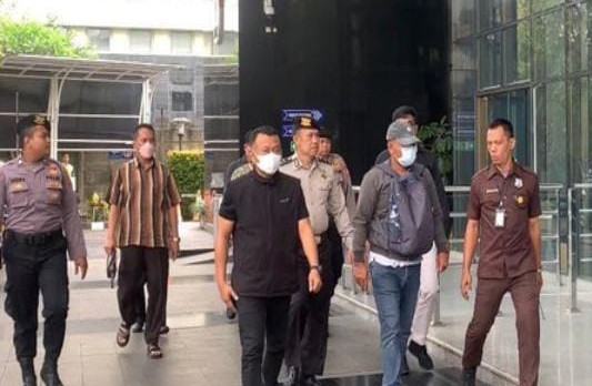 BUPATI PONOROGO TERJARING OTT, TIBA DI GEDUNG KPK PAGI INI