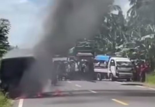 MOBIL PENGANGKUT UANG BNI TERBAKAR DI POLMAN, RP 4,6 MILIAR LUDES