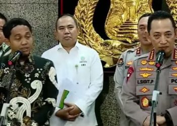 BANYAK KAYU GELONDONGAN TERBAWA BANJIR BANDANG DI SUMATRA, KAPOLRI: ADA INDIKASI PEMBALAKAN LIAR