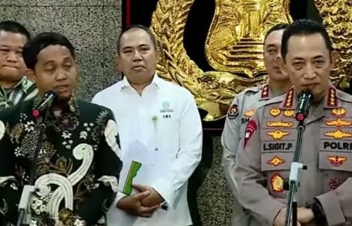 BANYAK KAYU GELONDONGAN TERBAWA BANJIR BANDANG DI SUMATRA, KAPOLRI: ADA INDIKASI PEMBALAKAN LIAR