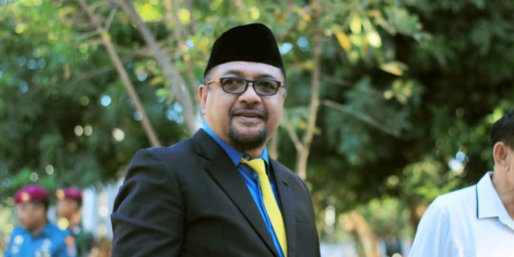 DILEMA DEMOKRASI: PILKADA LANGSUNG ATAU MELALUI DPRD?