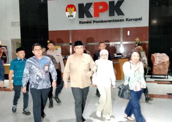 IBADAH DIKAPLING ELITE: PEJABAT KEMENAG DIDUGA MAIN KUOTA HAJI