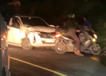 PULANG PELANTIKAN, MOBIL OPERASIONAL KADES PETTANYAMANG RINGSEK DI HUTAN KAPPANG, 5 KORBAN DILARIKAN KE RUMAH SAKIT