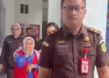 KEJARI MAROS TAHAN MANTAN LURAH LEANG-LEANG TERKAIT DUGAAN PUNGLI PROGRAM PTSL