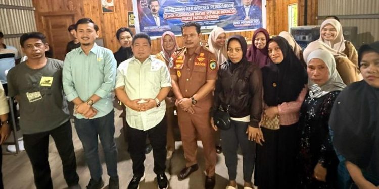ANGGOTA DPR RI DEMOKRAT SERAP ASPIRASI WARGA TEMMAPPADUAE DALAM ROADSHOW RESES
