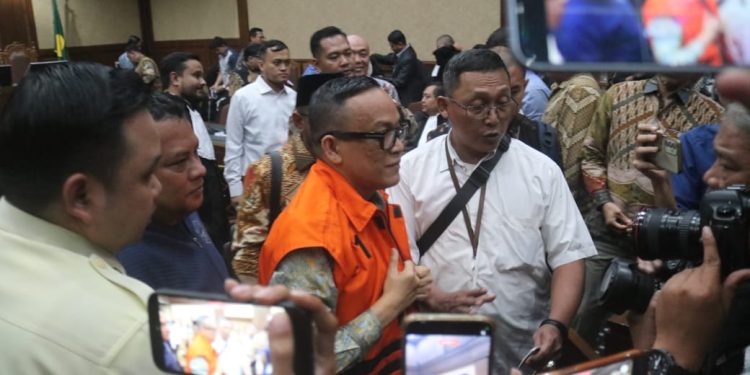 NOEL DISERET KE MEJA HIJAU: DIDAKWA TERIMA RP 3,3 MILIAR DAN MOTOR DUCATI