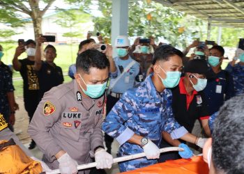 POLRES MAROS TURUN LANGSUNG JEMPUT JENAZAH KORBAN JATUHNYA PESAWAT ATR 42-500