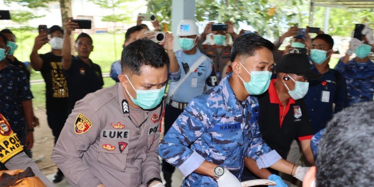 POLRES MAROS TURUN LANGSUNG JEMPUT JENAZAH KORBAN JATUHNYA PESAWAT ATR 42-500