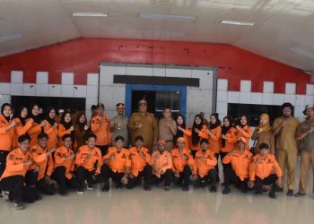 PEMKAB MAROS BERIKAN PENGHARGAAN KEPADA TRC BPBD DAN SAR GABUNGAN ATAS EVAKUASI ATR 42-500