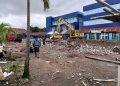 PEMBONGKARAN GEDUNG RSUD dr. LA PALALOI DIDUGA BERMASALAH, K3 DIABAIKAN, STATUS ASET DIPERTANYAKAN