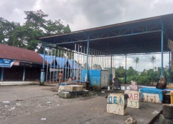 PERNYATAAN KADIS PERIKANAN MAROS BERBEDA-BEDA, PUBLIK MAKIN CURIGA “MAIN MATA” DENGAN PENGUSAHA ES BATU