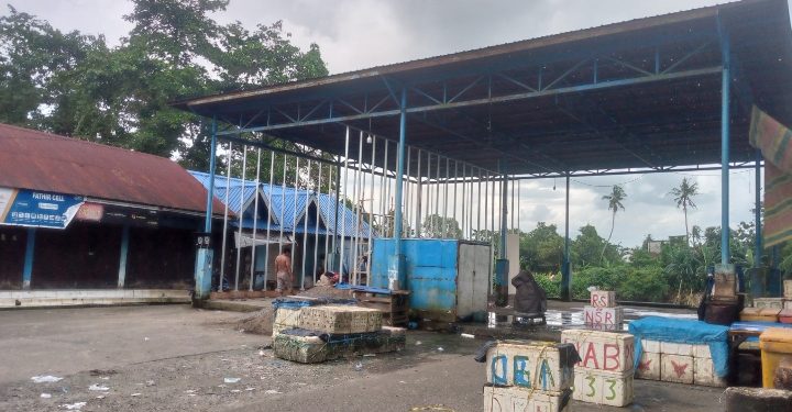 ALIH FUNGSI PELELANGAN IKAN JADI PABRIK ES DI MAROS DIDUGA GANGGU AKTIVITAS NELAYAN DAN BURUH