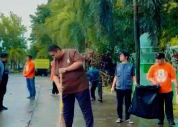 MASIFKAN GERAKAN ASRI, DLH MAROS TERJUNKAN TIM ADIPURA REAKSI CEPAT DI AL-MARKAZ
