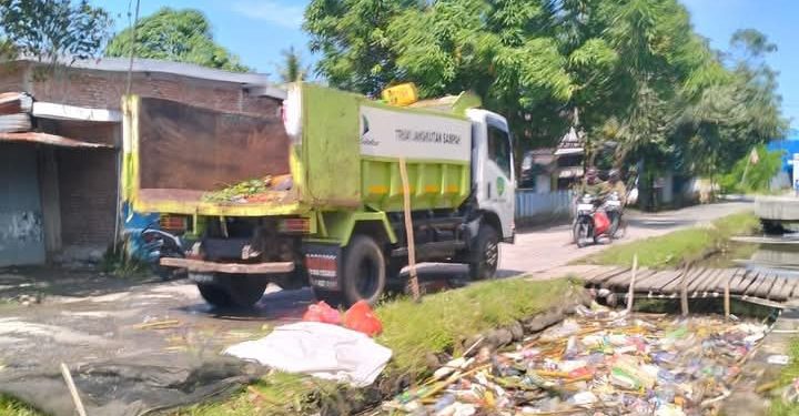 SAMPAH MENUMPUK PASCA LEBARAN, DLH MAROS KERAHKAN 416 PETUGAS DAN 17 TRUK, TARGET NORMAL PEKAN DEPAN