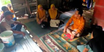 KOMISIONER BAZNAS MAROS, SASTRA DARMAKUSUMA MELAPORKAN PENYALURAN BANTUAN UNTUK WARGA DI RUMAH TAK LAYAK HUNI