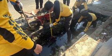 Sambut HUT Bhayangkara ke-80, Dit Samapta Polda Sulsel Kerahkan 100 Personel Bersihkan Dua Pasar di Maros