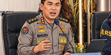 POLRI PAMER RATUSAN M DAN 74 KG EMAS DARI BRANGKAS FEBRIE