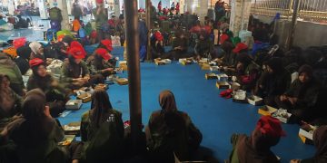 TERTUNDA BERANGKAT, KONTINGEN JAMNAS MAROS MENUNGGU KM LABOBAR DI TANJUNG PRIOK
