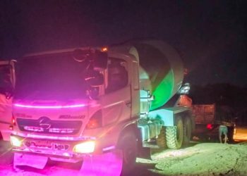 SIAPA KASI IZIN TRUK 28 TON MELINTAS, DI JALAN MAROS-TOMPOBULU