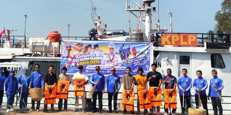 KSOP UTAMA MAKASSAR KAMPANYEKAN KESELAMATAN PELAYARAN, NELAYAN MAROS TERIMA E-PAS KECIL