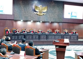 GUGATAN IJAZAH GIBRAN DENNY INDRAYANA TAK DAPAT DITERIMA MK