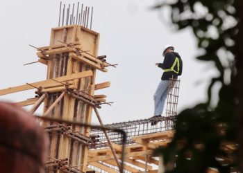 INVESTIGASI: PEKERJA GEDUNG PU MAROS DIDUGA TANPA PENGAMAN JATUH, KADISNAKER KAGET BELUM ADA LAPORAN, KPA DIMINTA BERTINDAK!